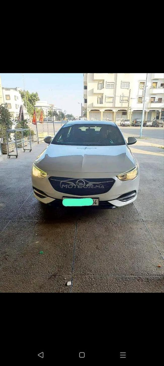 سيارة للبيع باقية نقية شبه جديدة 