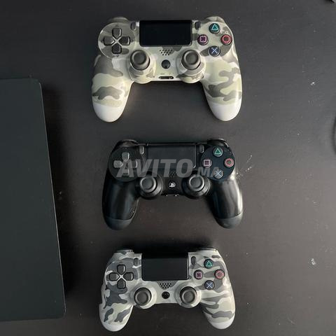 PS4 Slim avec 3 manettes à vendre - 2