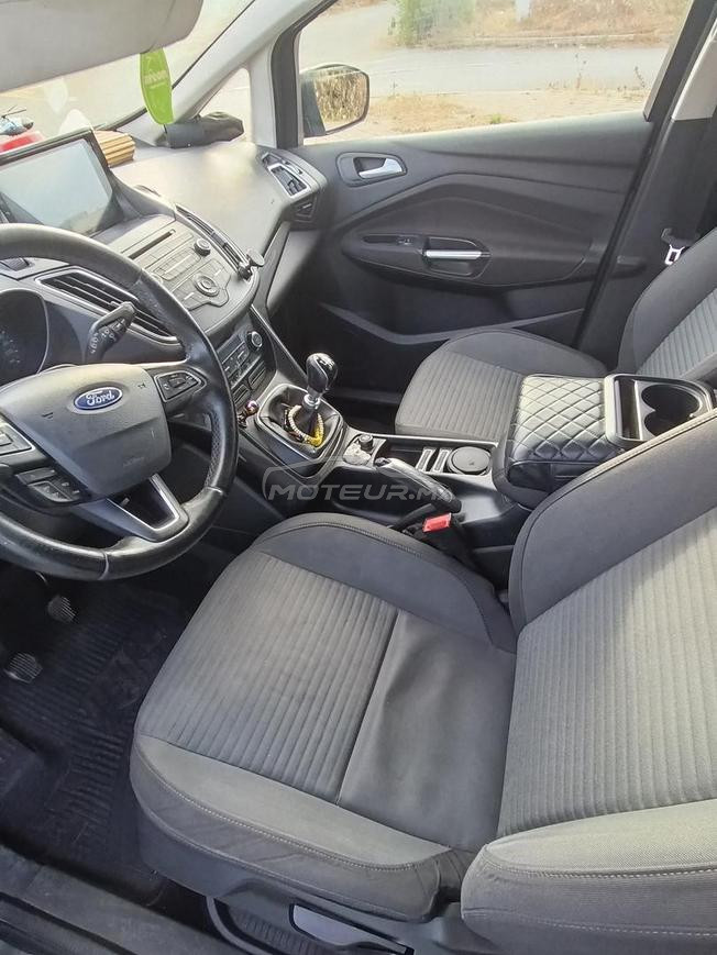 ford cmax 2017 très bonne état 