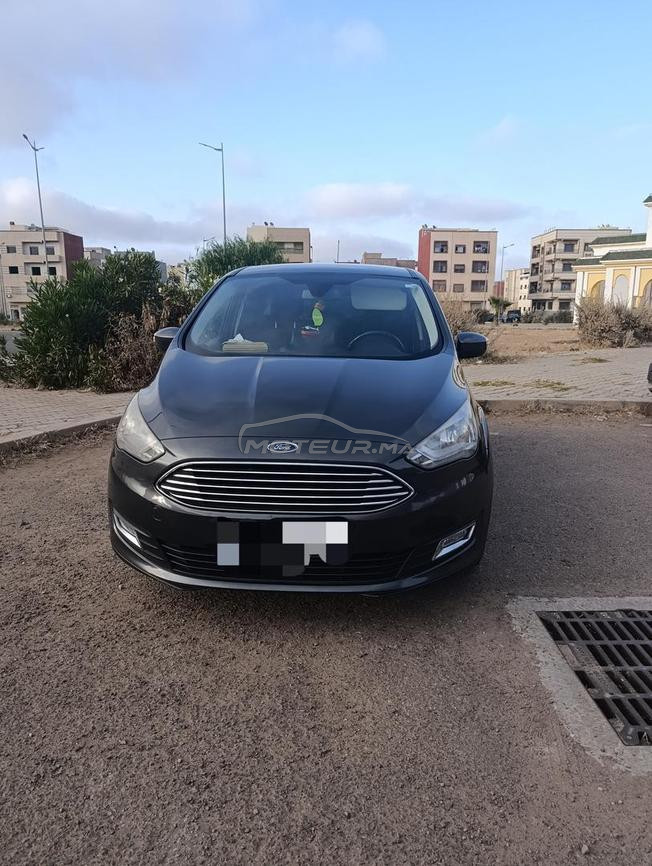 ford cmax 2017 très bonne état 