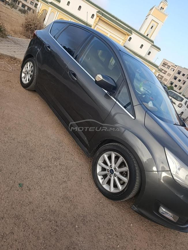 ford cmax 2017 très bonne état 