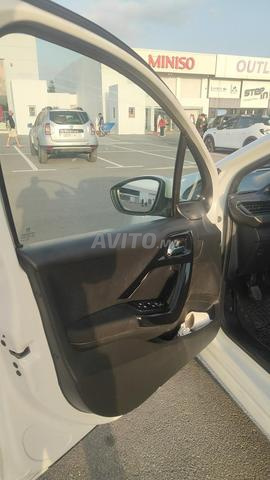 Peugeot 208 full options modèle fin 2019 - 2