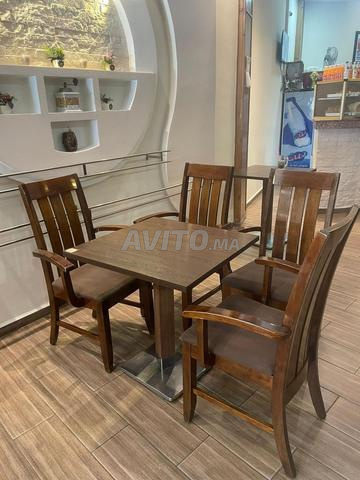 Chaises et tables - 2