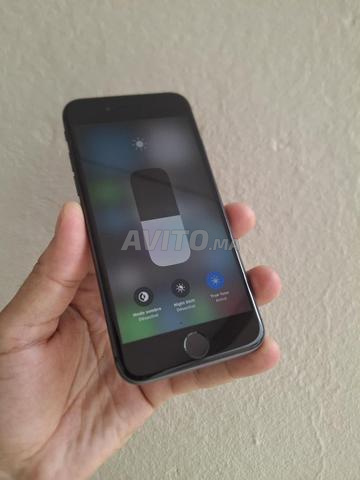iPhone 8 64 Go officiel, tout est original - 2