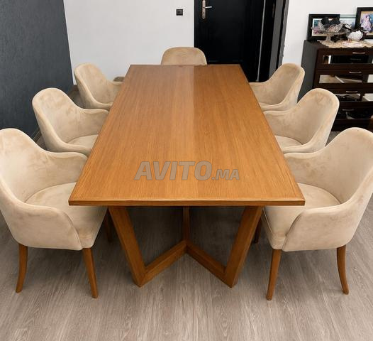 Table à manger avec 6 chaises – Très bon état