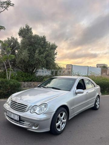 مرسيدس-بنز 220 ديزل أوتوماتيك 2004 في الناظور