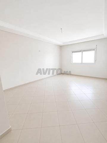 Appartement vide 2 chambres, voie lourde, à louer