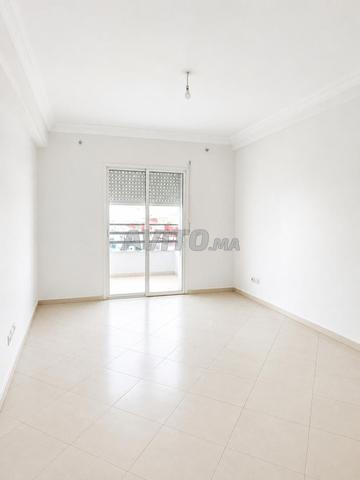 Appartement vide 2 chambres, voie lourde, à louer