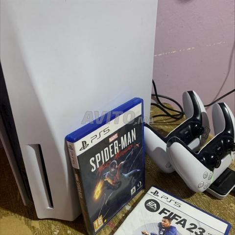 PS 5 encore neuve, très bon état - 2