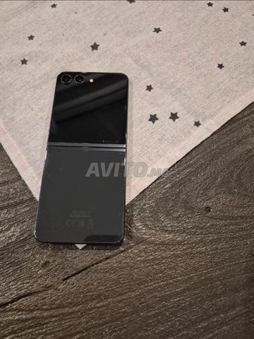 Samsung Galaxy Flip 5 - 2