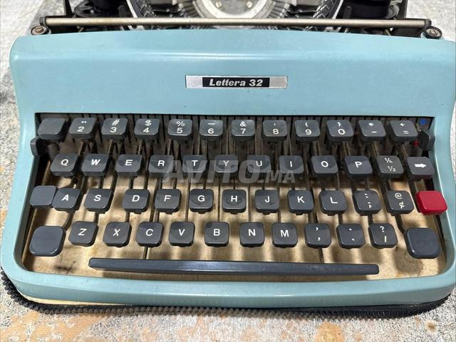 Machine à écrire vintage Olivetti Lettera 32