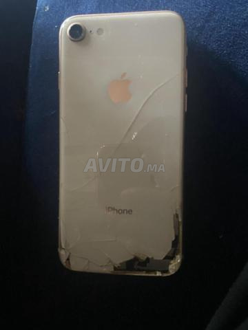 iPhone 8 gold pour pièces ou à réparer