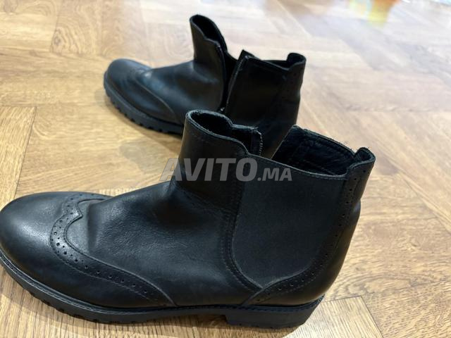Bottines en cuir noir de la marque Massimo Dutti - 2