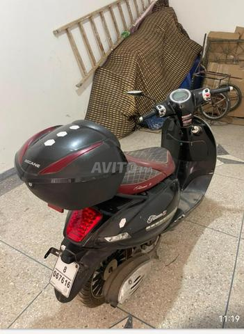 دراجة نارية لا تزال بحالة جيدة - 2