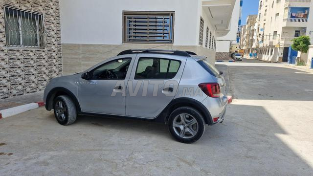 Dacia Sandero, full options, excellent état, peinture d'origine
