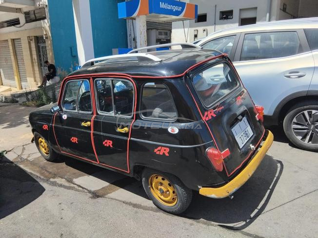 belle voiture R4 