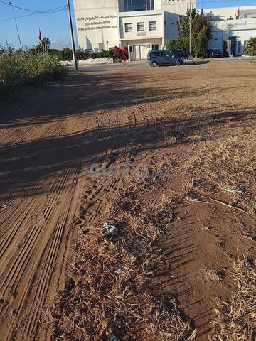 بقعة أرضية للبيع بجانب التجهيز - 2