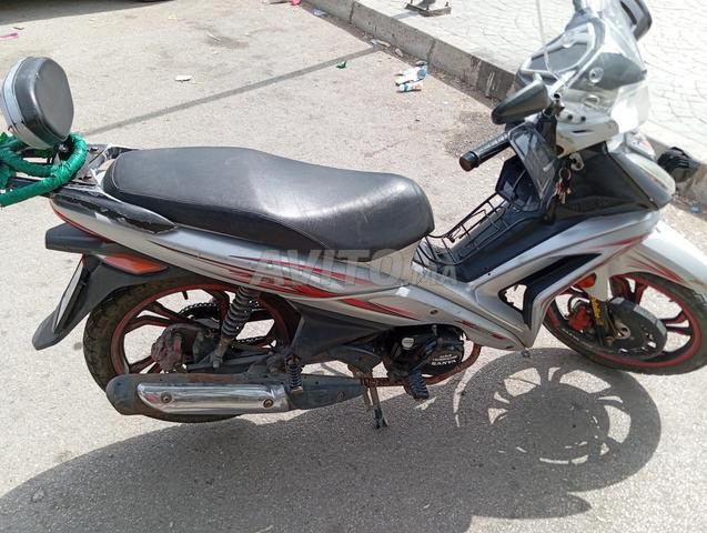 Moto à vendre pour les intéressés, pas de perte de temps pour ceux qui ont une affaire - 2