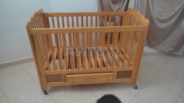 Lit bébé en bois avec moustiquaire - 2
