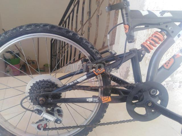 Un vélo à vendre entre zoom - 2