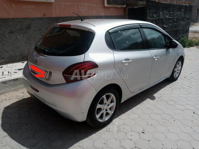 Peugeot208 - 2