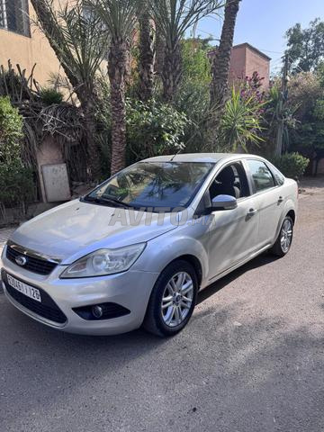 FORD FOCUS GHIA 2L TOUT OPTIONS PREMIÈRE MAIN - 2