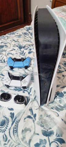 PS5 Standard avec 2 manettes origine dedans - 2