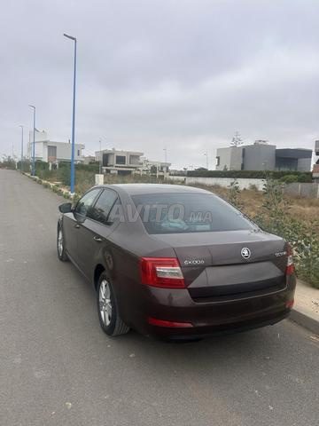 سكودا أوكتافيا ديزل يدوية 2017 بالدار البيضاء