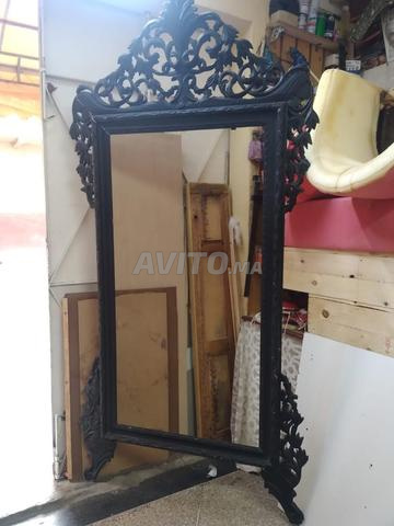 إطار مرآة مزخرف