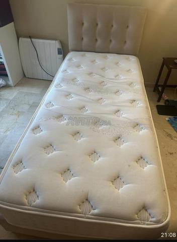Lit avec matelas - 2