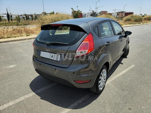Ford Fiesta 1ère main - 2