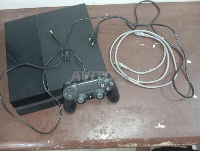 PlayStation 4 flat 500 Go en très bon état - 2