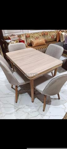 طاولة مع 4 كراسي - 2