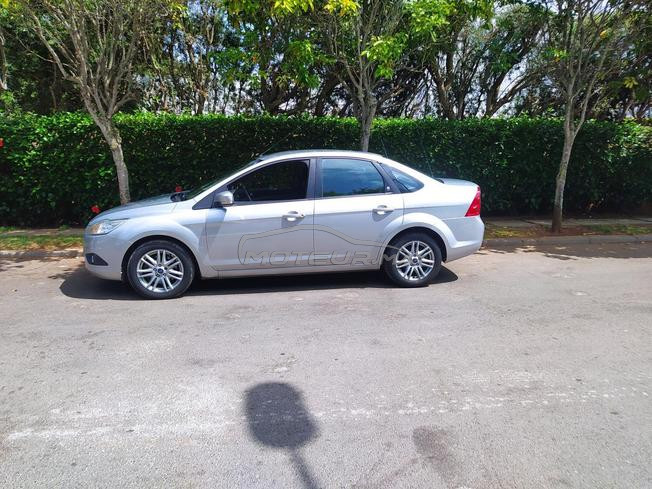 Ford focus accidenté modèle 2012
