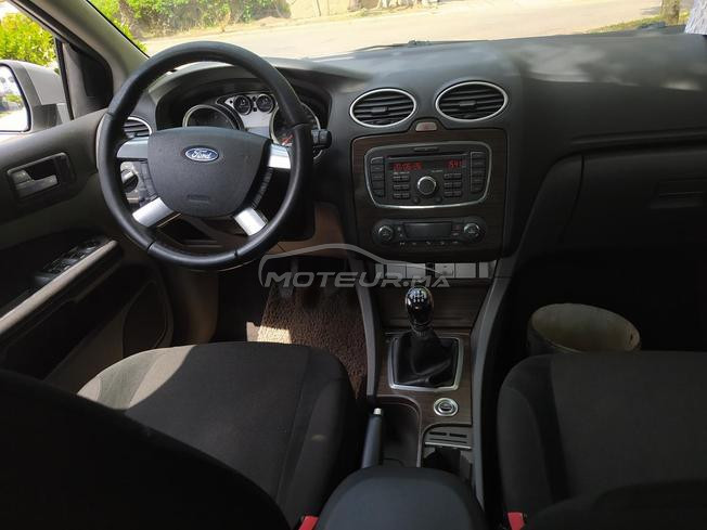 Ford focus accidenté modèle 2012