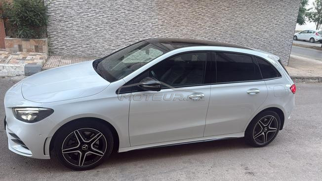Mercedes-Benz B250-Class)