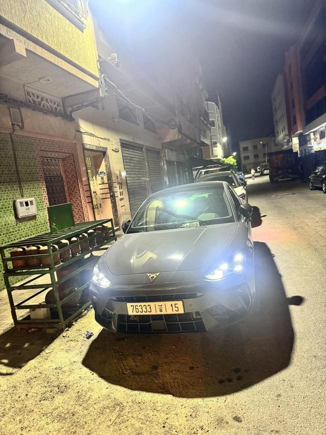 je mets ma propre voiture pour le vente