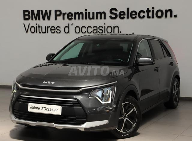 Kia Niro dans le showroom Ryad Auto à Rabat