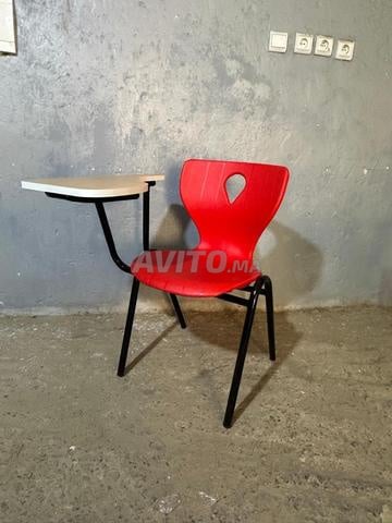 Chaise avec écritoire
table étudiant scolaire - 2