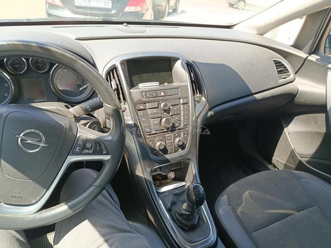 Opel Astra Diesel Manuelle 2014 à Tanger
