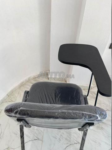 Chaises iso avec et sans écritoire en stock/ promo