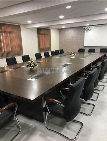 🤝✨ Table de réunion élégante rassemble