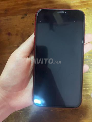 iPhone XR 64GB Rouge en Bon État - Tout Fonctionne - 2