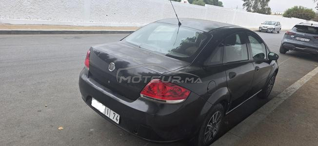 voiture  une Fiat Linea de 2012 en bon état