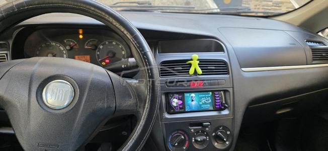 voiture  une Fiat Linea de 2012 en bon état
