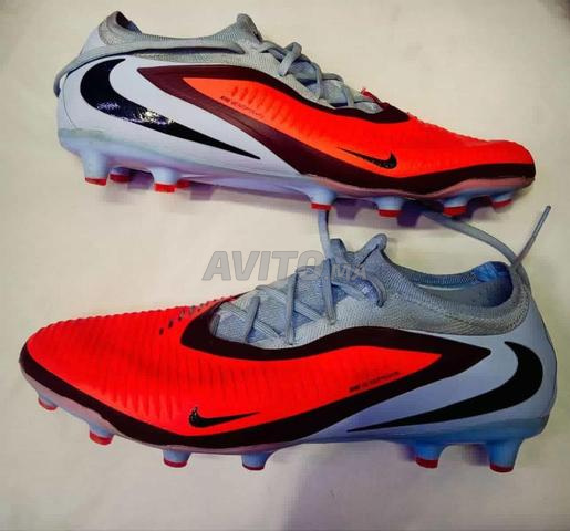 حذاء كرة القدم (Crampons) بحالة ممتازة