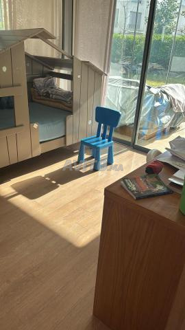 Lit maison avec chaise - 2