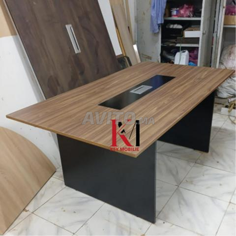 طاولة اجتماع للشركة - 2