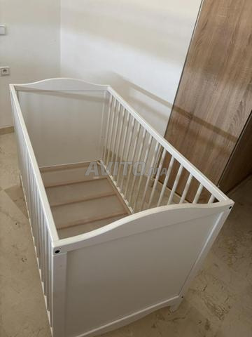 Lit bébé muni de son matelas - 2