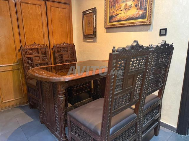 Table Artisanale avec Chaises - 2